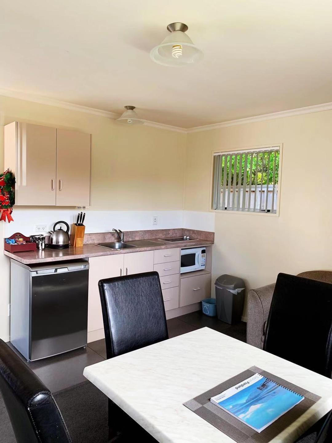 Amber Court Motel Te Anau Kültér fotó