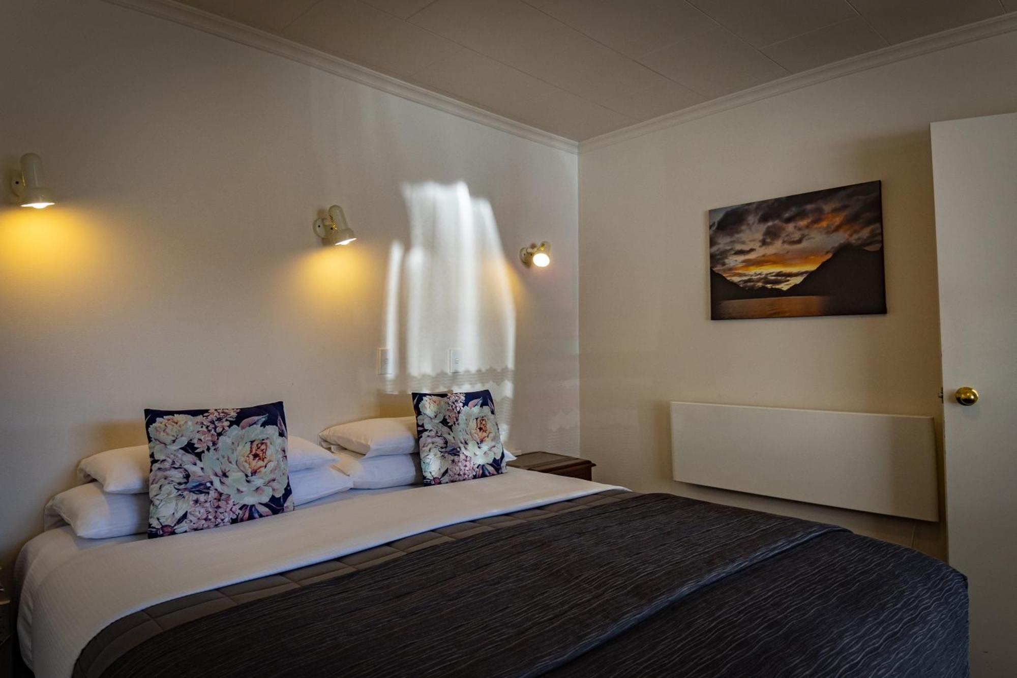 Amber Court Motel Te Anau Kültér fotó