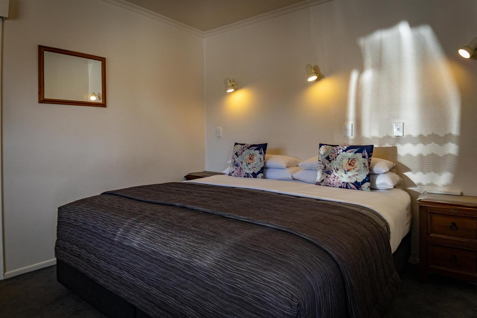 Amber Court Motel Te Anau Kültér fotó